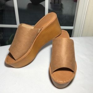 NWOT! Chinese Laundry (LA) Camel Brown Canvas Wedges